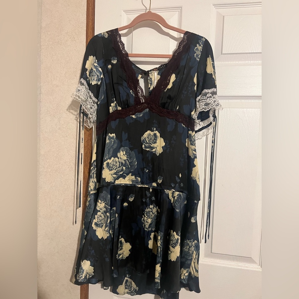 Free People NWOT XL Jos Mini not on website runs small PTP 18”  extra buttons